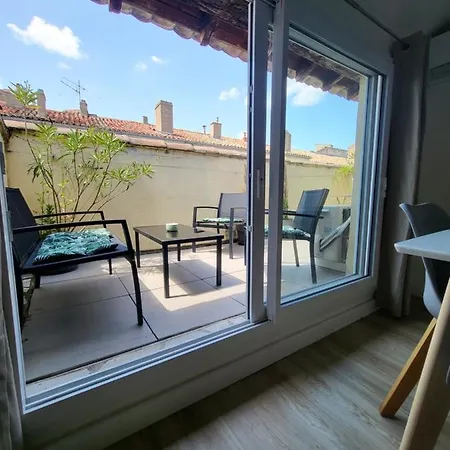 La Dolce Vita Nimoise Terrasse 100 M Des Arenes Nîmes Buitenkant foto